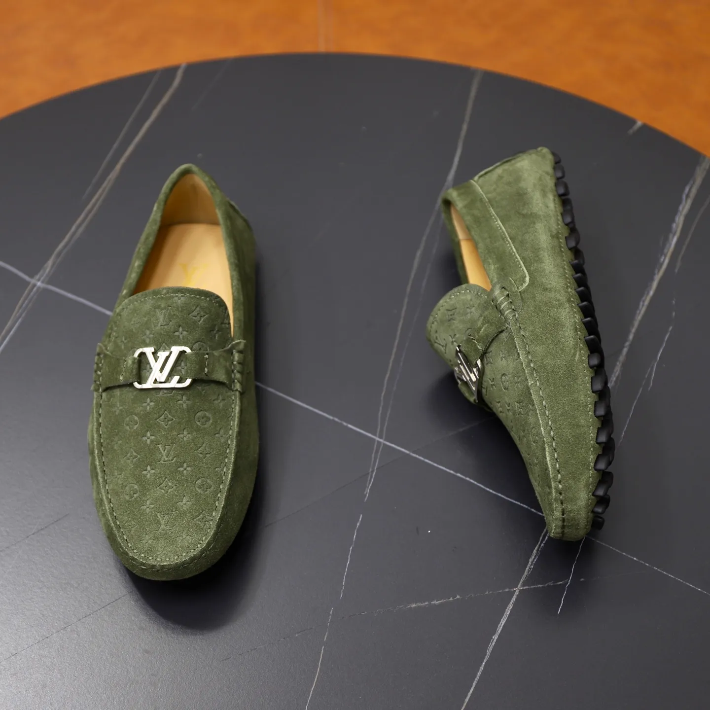 Ex-factory price: 480💰【LV】Louis Vuitton ⚠️High-end men’s driving and pedal series ⚠️38-44 (customized for 45) ⚠️All original cowhide leather! Thick and soft! Made entirely of calfskin lining! The latest non-slip beanie sole! Three-dimensional package technology! Fashionable and classic! Handicrafts! Original high quality! Feel free to compare!